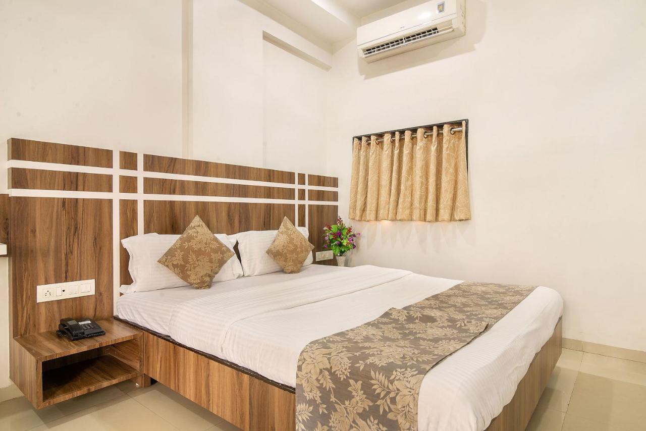 Hotel Satkar 수라트 외부 사진