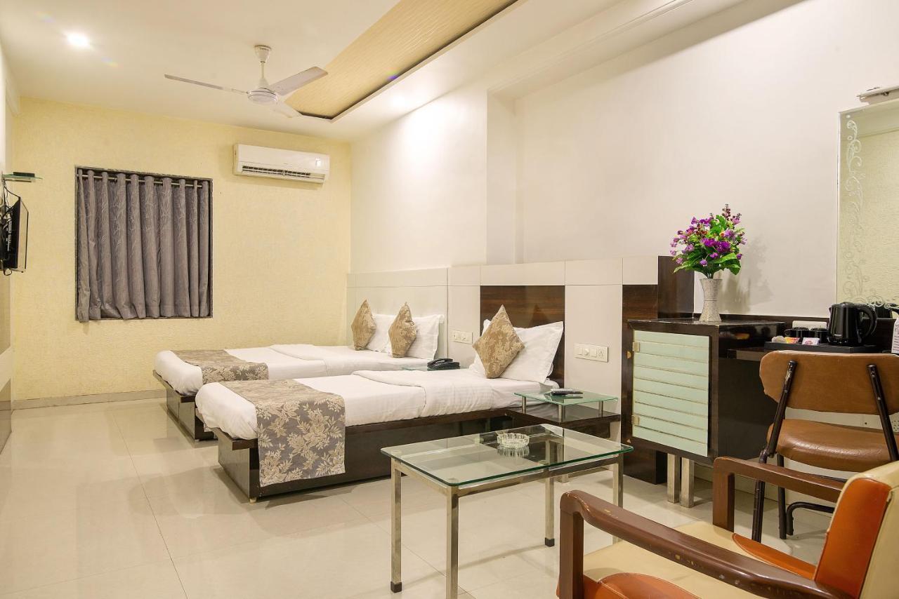 Hotel Satkar 수라트 외부 사진