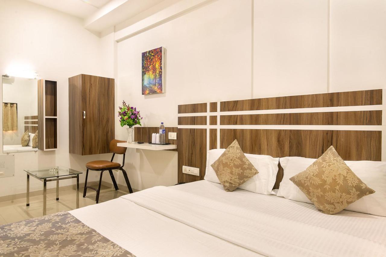 Hotel Satkar 수라트 외부 사진